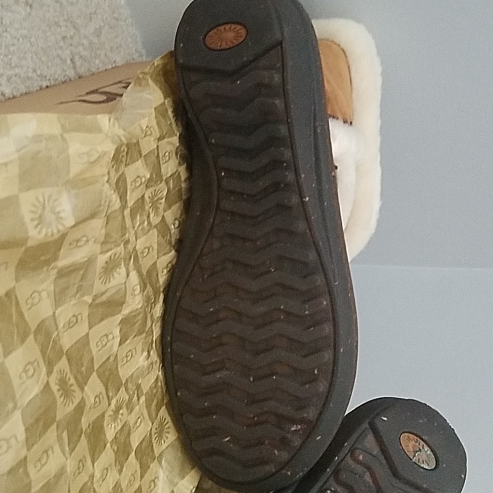 *RARE* Ugg boots size 7 almost like new - Picture 6 of 6